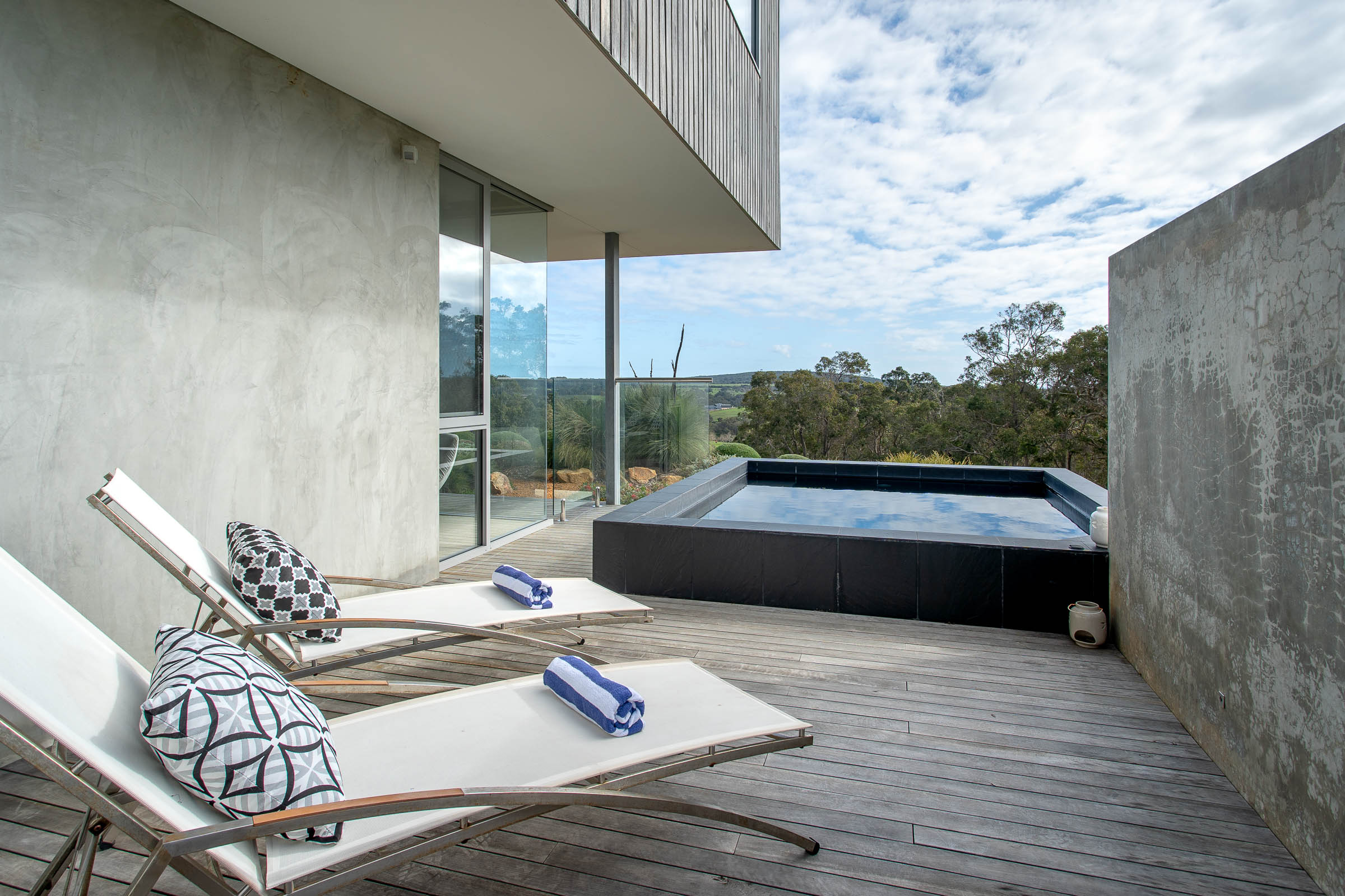 Plunge pool