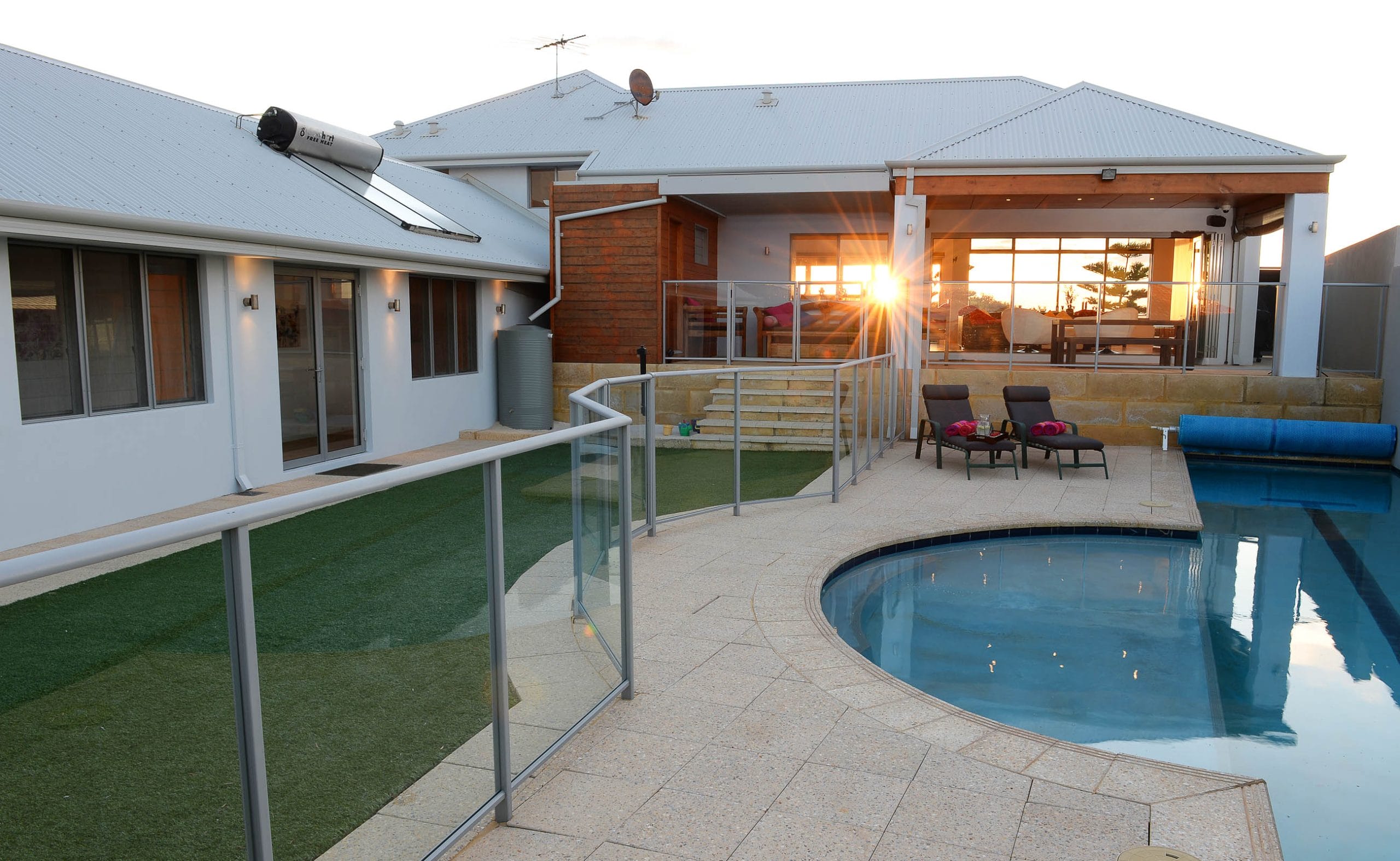 Seascape Retreat Holiday House With Pool in Mandurah